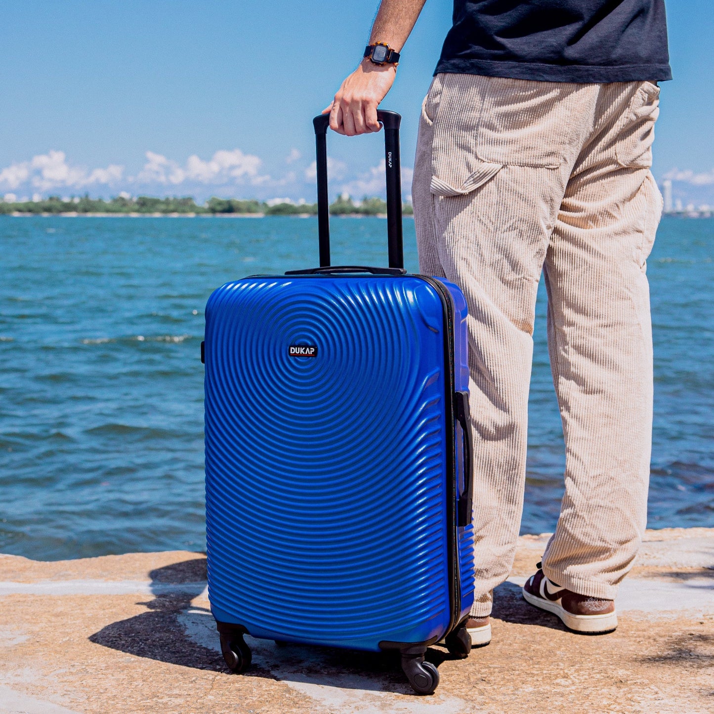 INCEPTION Hardside Spinner 24-Inch Medium Luggage