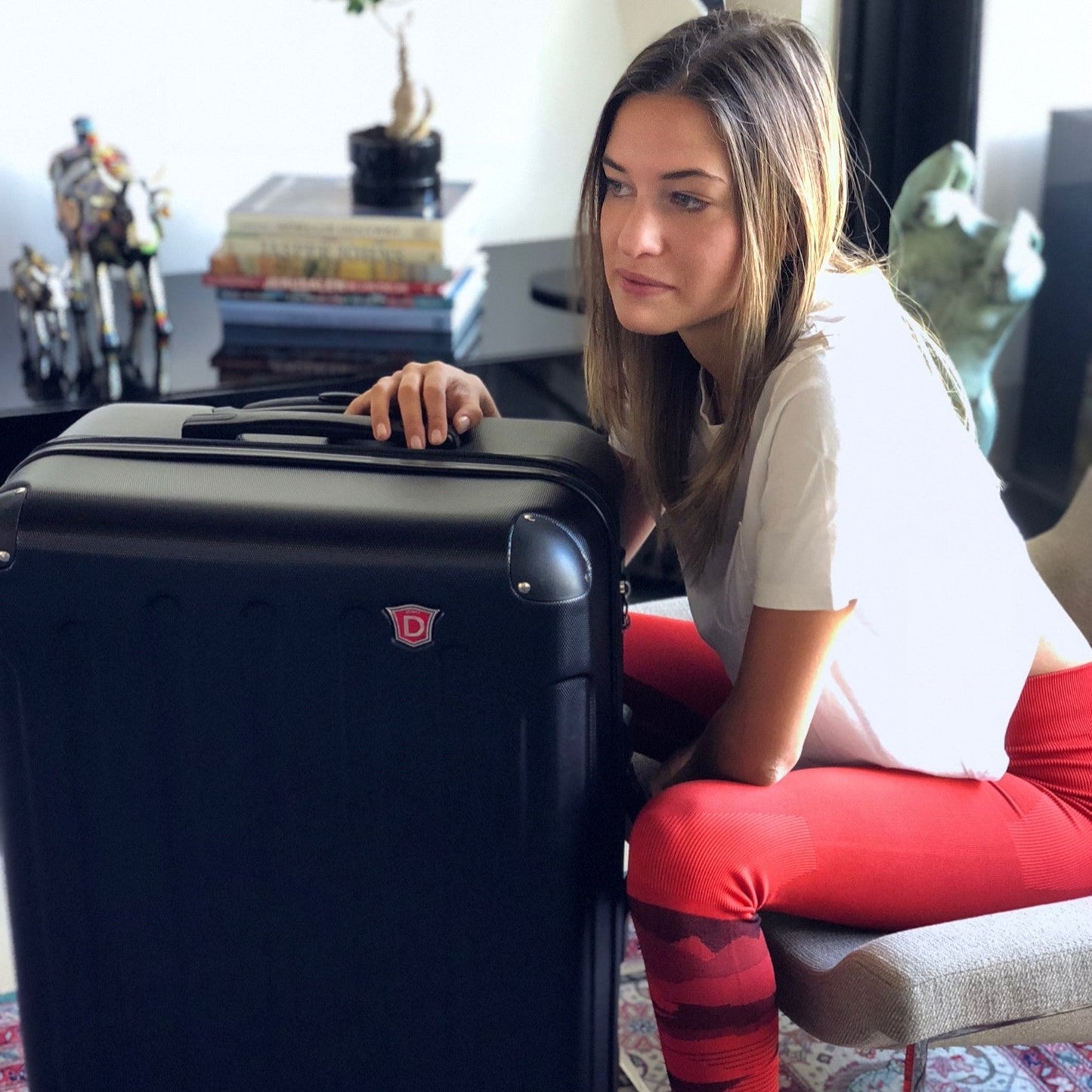 INTELY Hardside Spinner 28-inch suitcase with built-in digital weight scale
