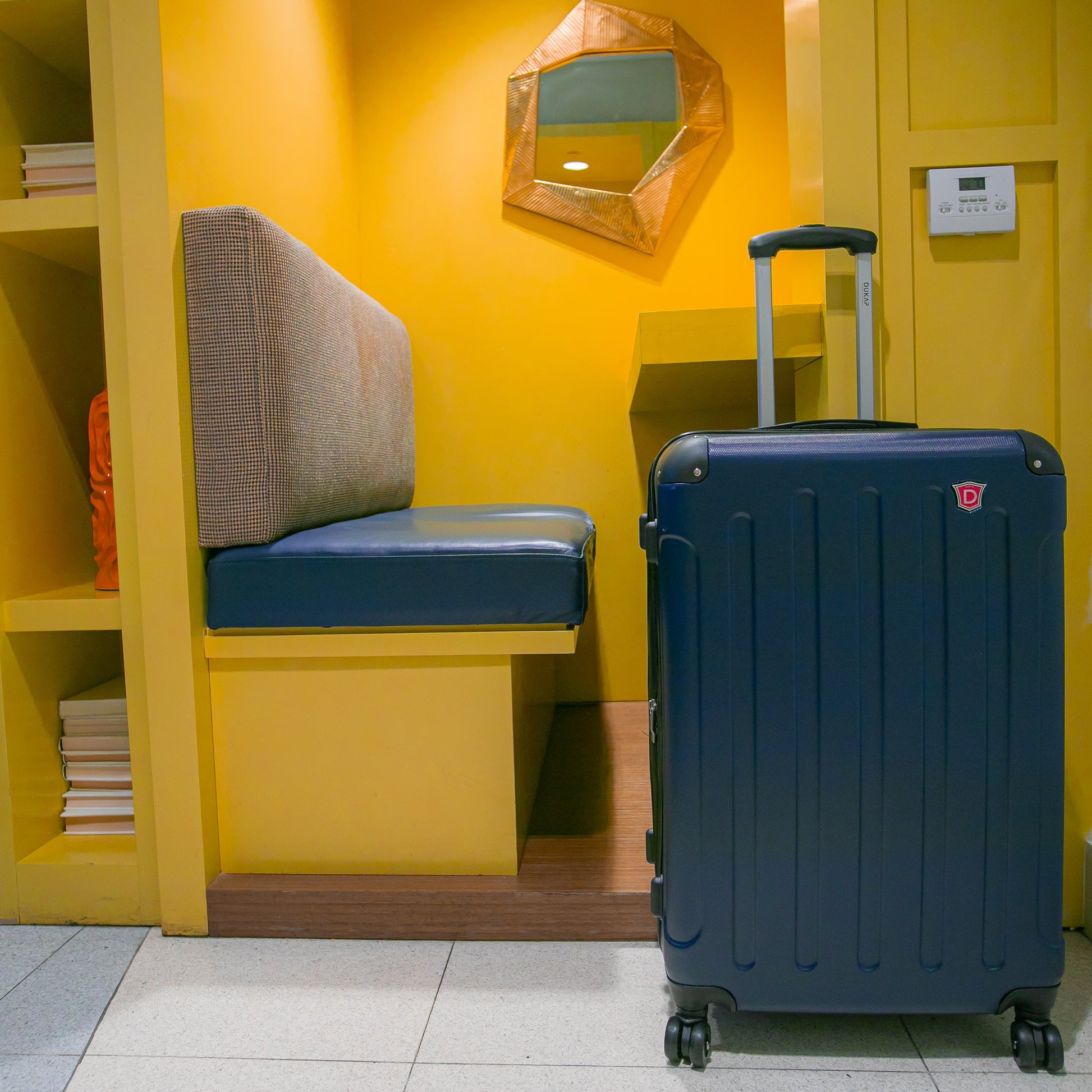 INTELY Hardside Spinner 28-inch suitcase with built-in digital weight scale