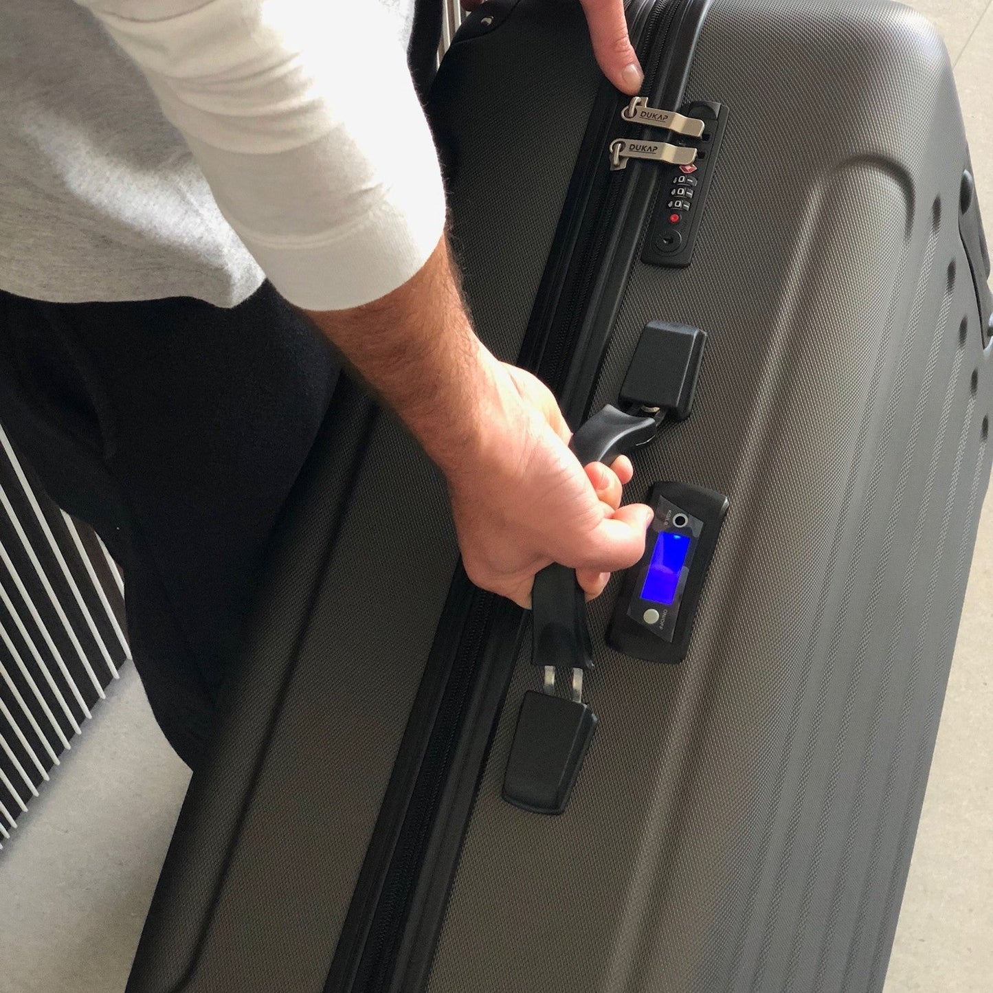 INTELY Hardside Spinner 28-inch suitcase with built-in digital weight scale