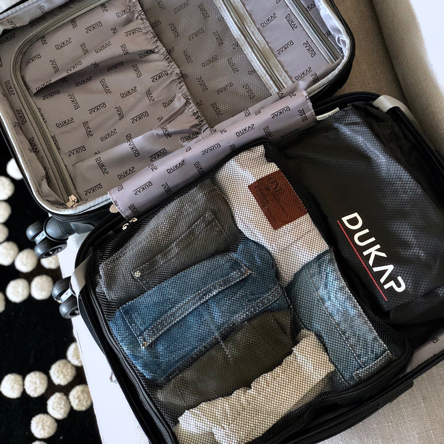 INTELY  Hardside Spinner  Carry-On  20-Inch Carry-On with USB port Luggage