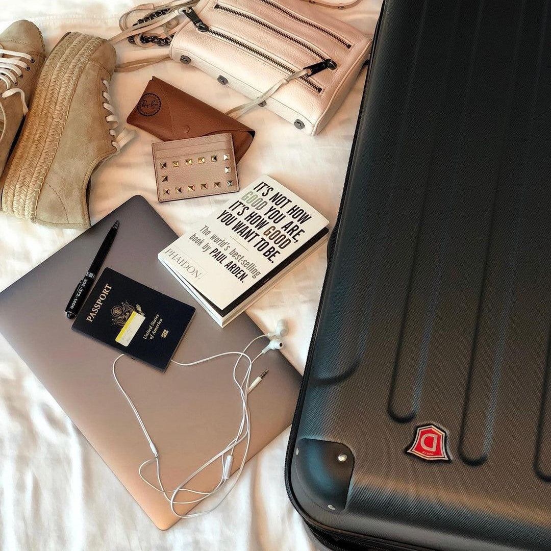 INTELY  Hardside Spinner  Carry-On  20-Inch Carry-On with USB port Luggage