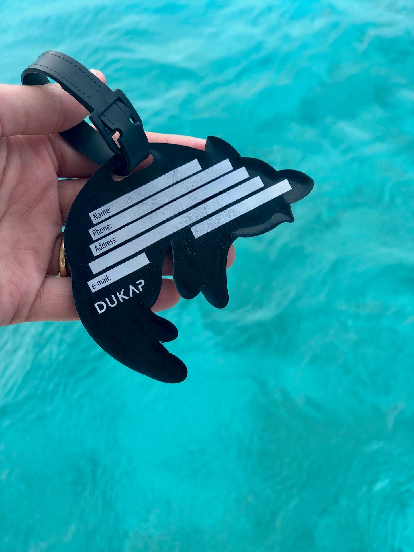 Stylish and Functional Luggage Tags